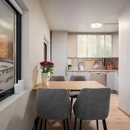Apartment Aurora Homes - With View